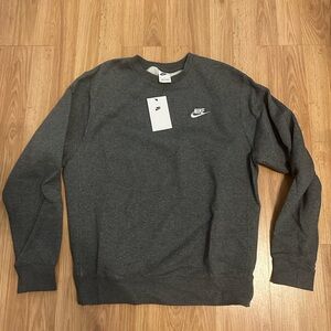 Men’s Nike crew neck